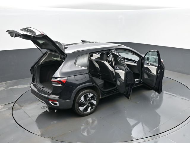 Used 2025 Volkswagen Taos SE image 25