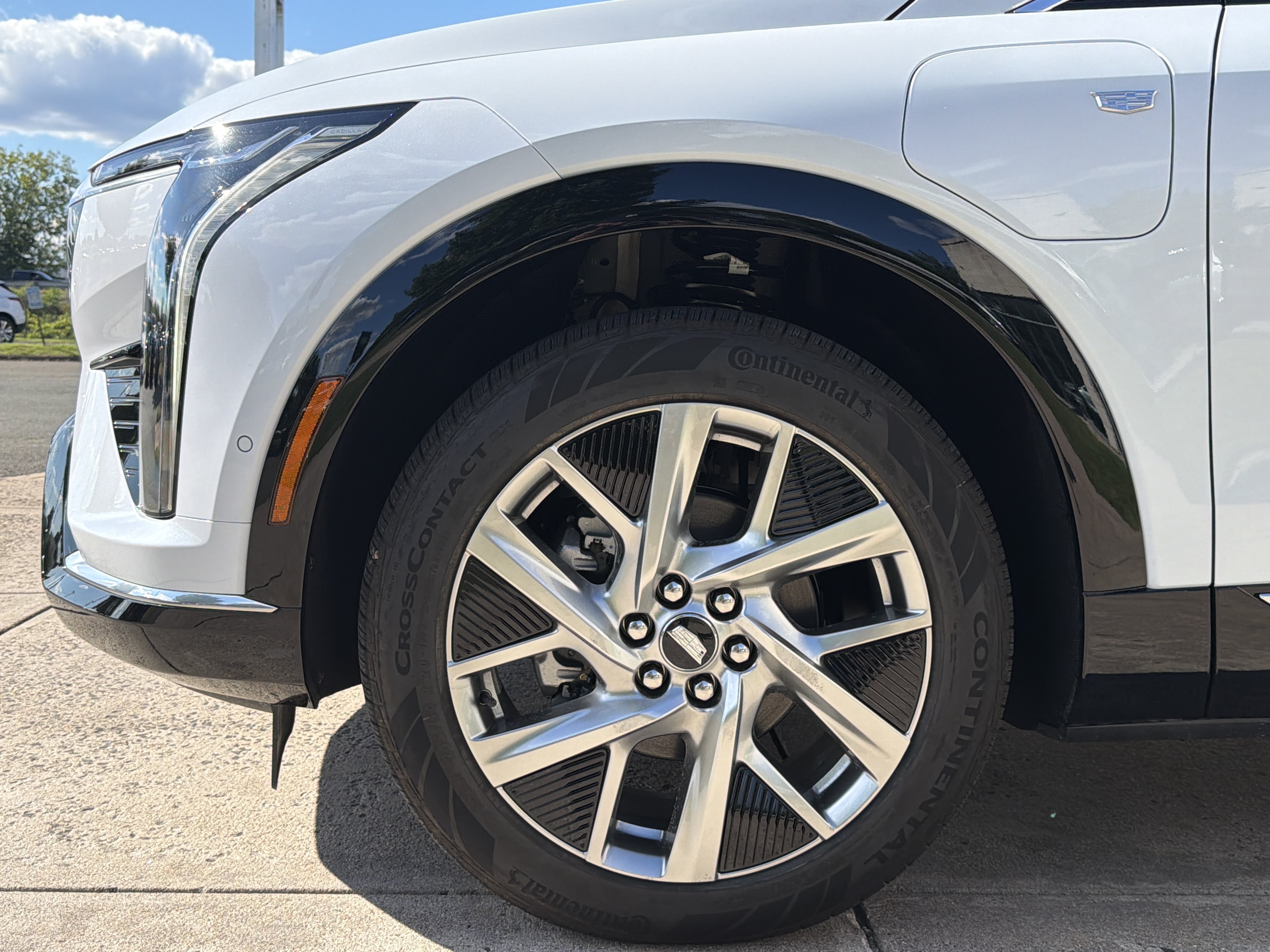 New 2027 Cadillac Optiq Premium Luxury w/ LPO, Floor Liner Package AWD/4WD image 17