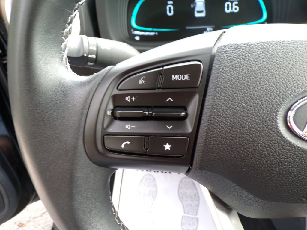 Used 2025 Hyundai Venue SEL FWD image 29