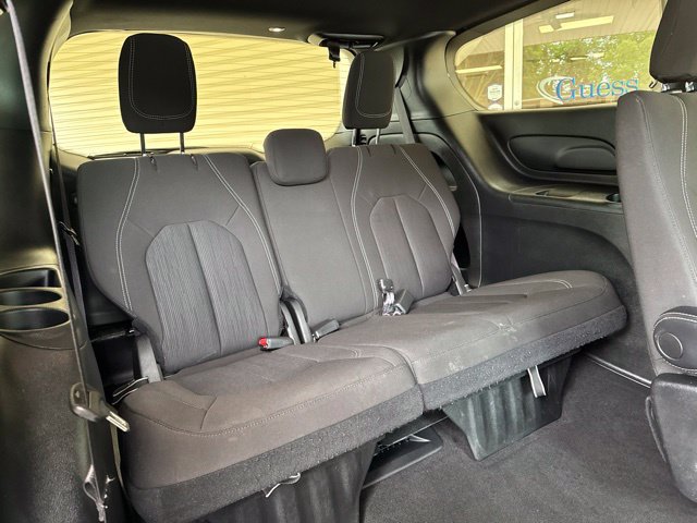 Used 2023 Chrysler Pacifica Touring FWD image 32