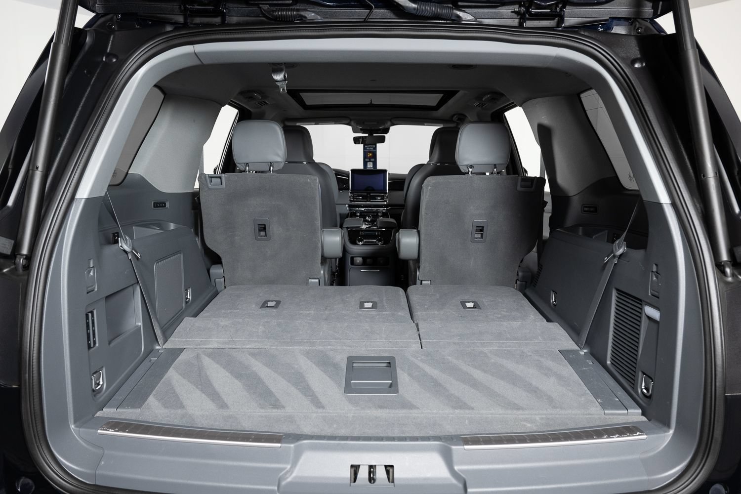 Used 2021 Lincoln Navigator Reserve w/ Cargo Convenience Package AWD/4WD image 23