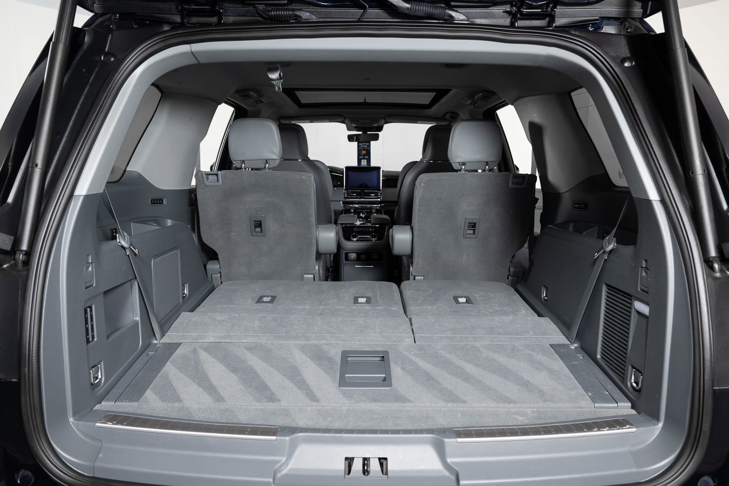 Used 2021 Lincoln Navigator Reserve w/ Cargo Convenience Package image 23