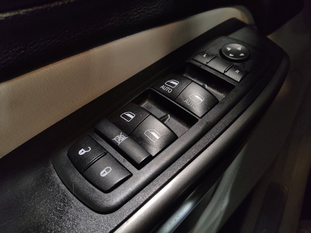 Used 2019 Jeep Cherokee Limited image 27