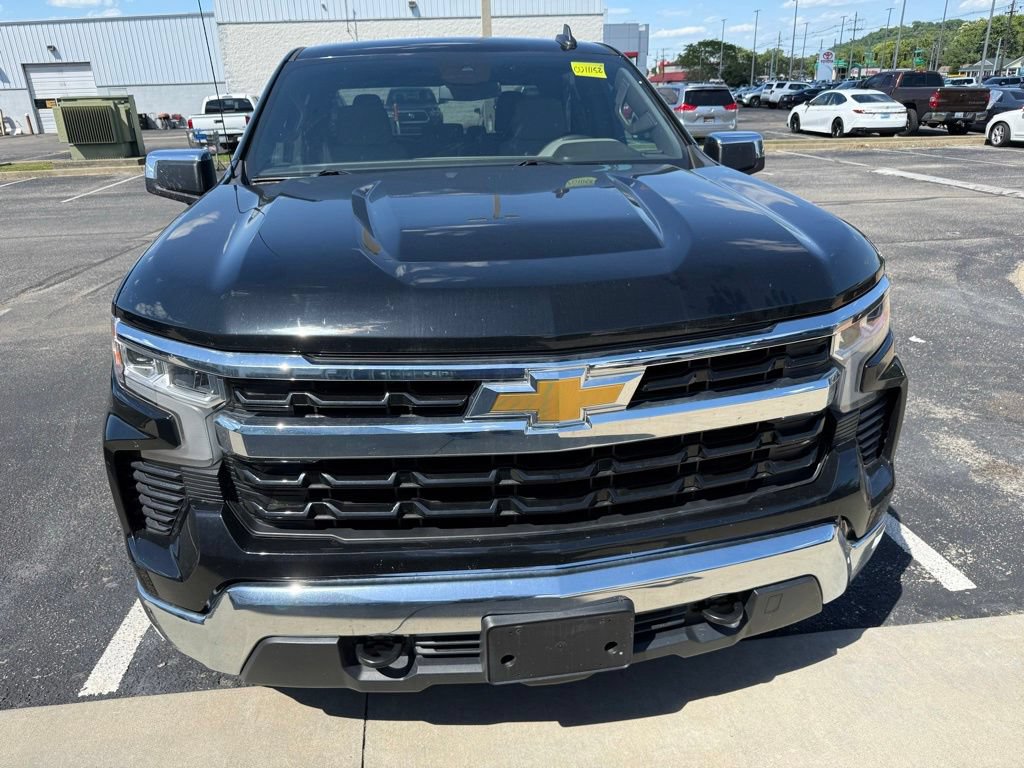 Used 2025 Chevrolet Silverado 1500 LT AWD/4WD image 2