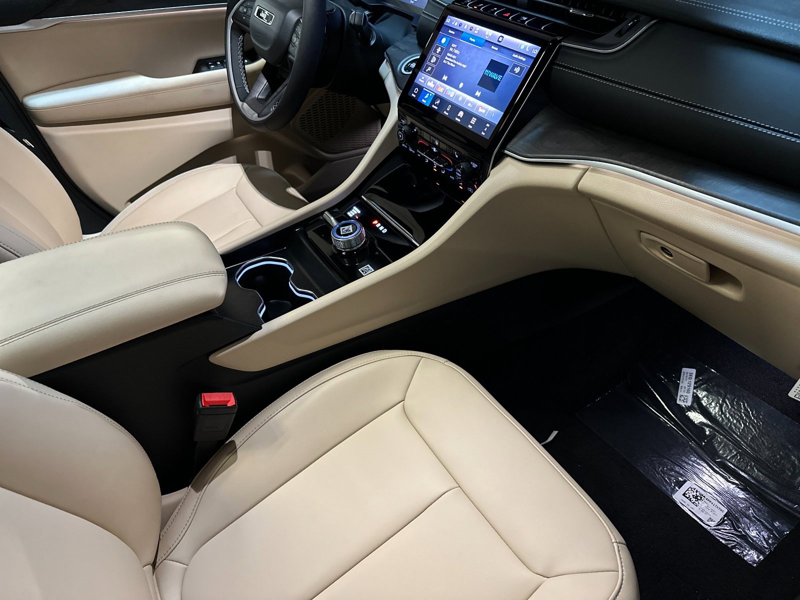 New 2025 Jeep Grand Cherokee L Limited image 16