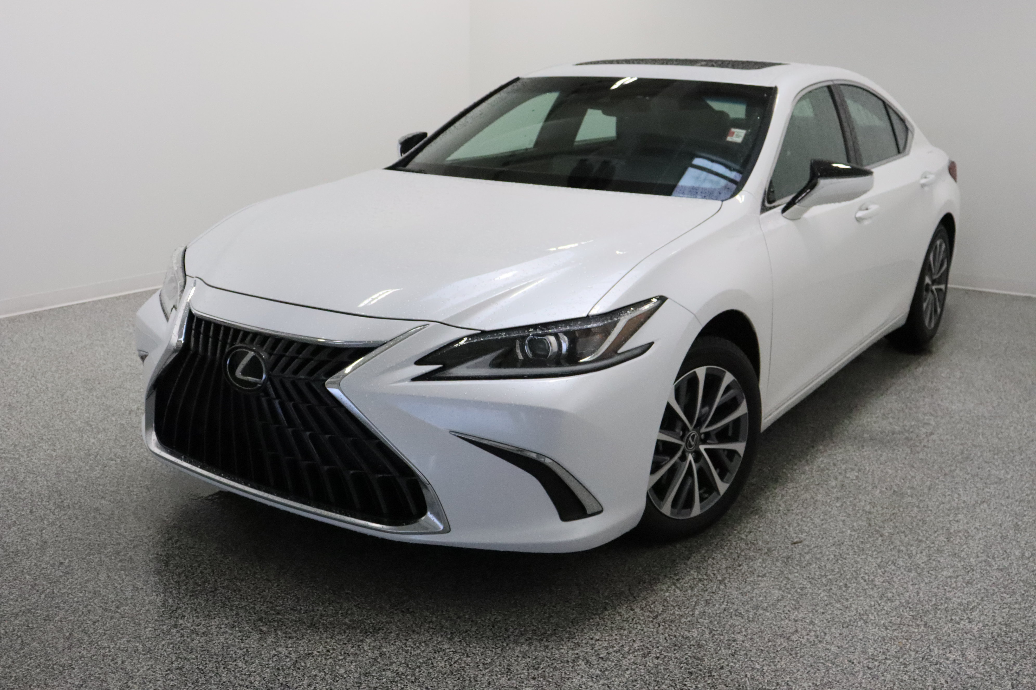 Used 2024 Lexus ES 350 w/ Accessory Package (Z1) FWD image 2