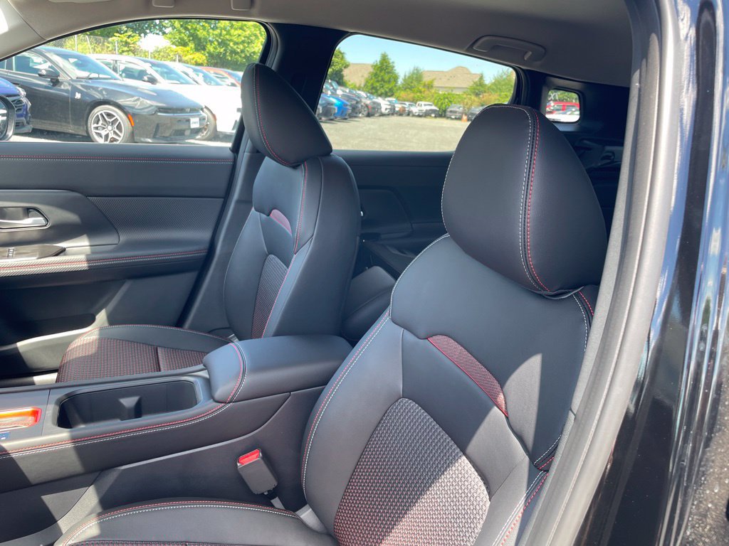 New 2026 Nissan Kicks SR AWD/4WD image 10