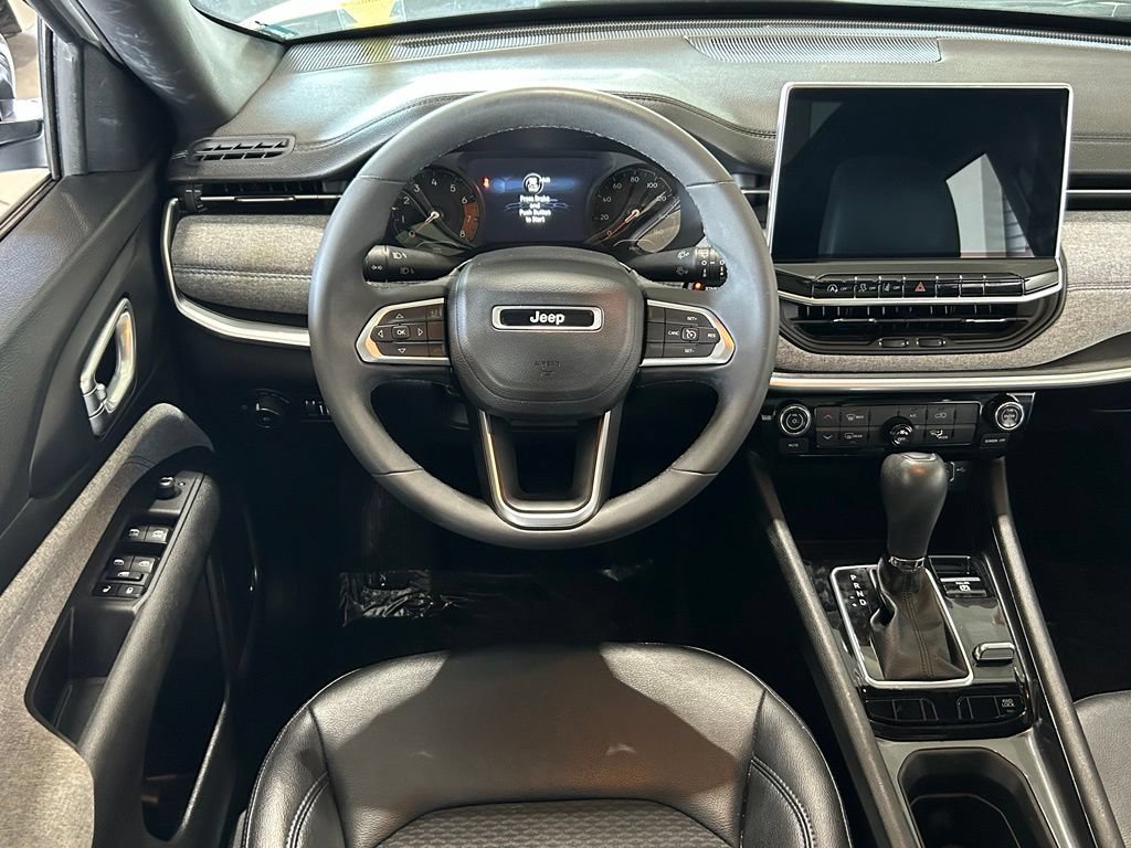Used 2023 Jeep Compass Latitude w/ Sun and Sound Group AWD/4WD image 9