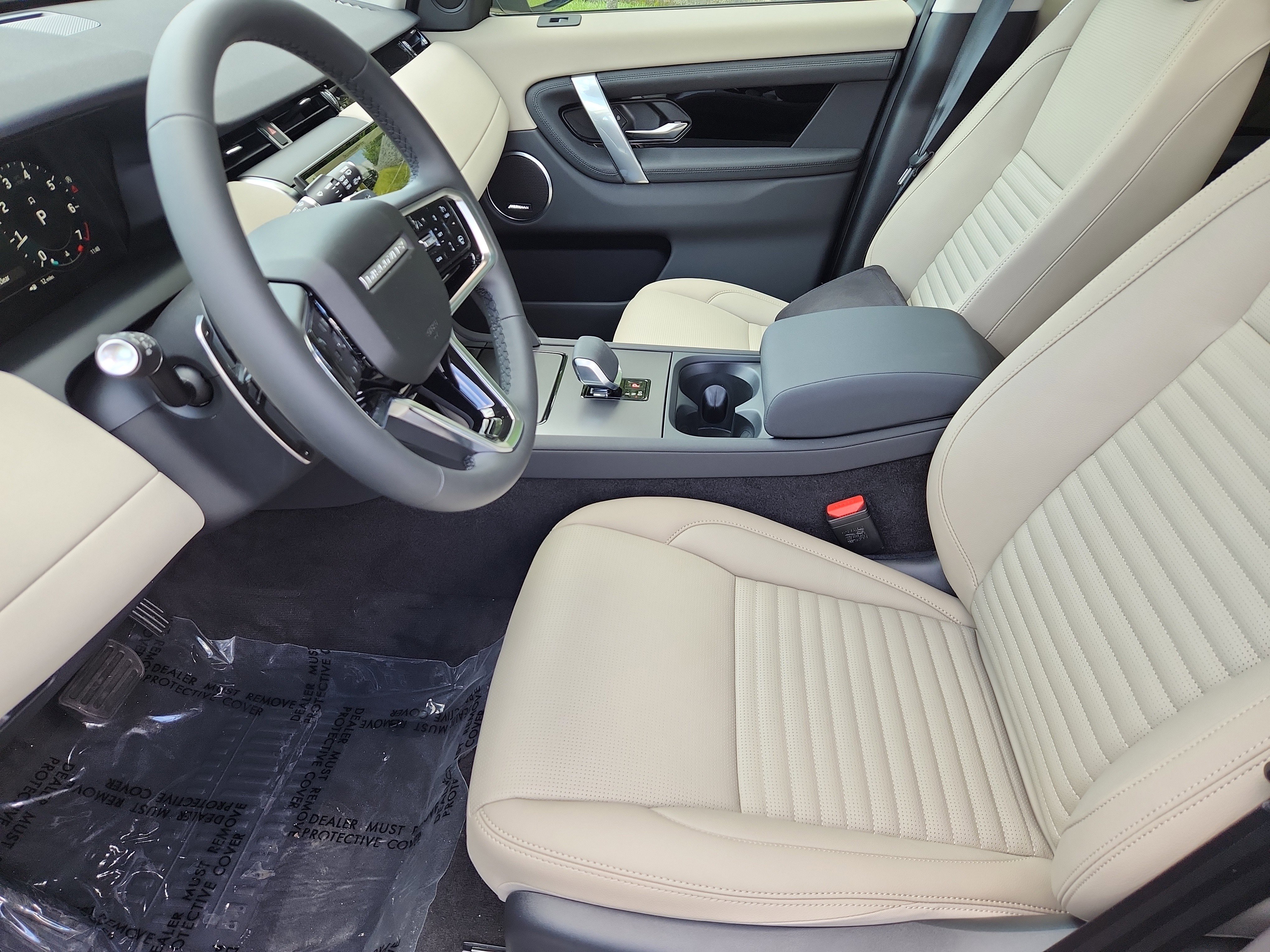 Used 2025 Land Rover Discovery Sport S image 23