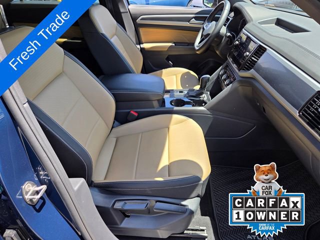 Certified 2023 Volkswagen Atlas Cross Sport SE w/ Panoramic Sunroof Package FWD image 17