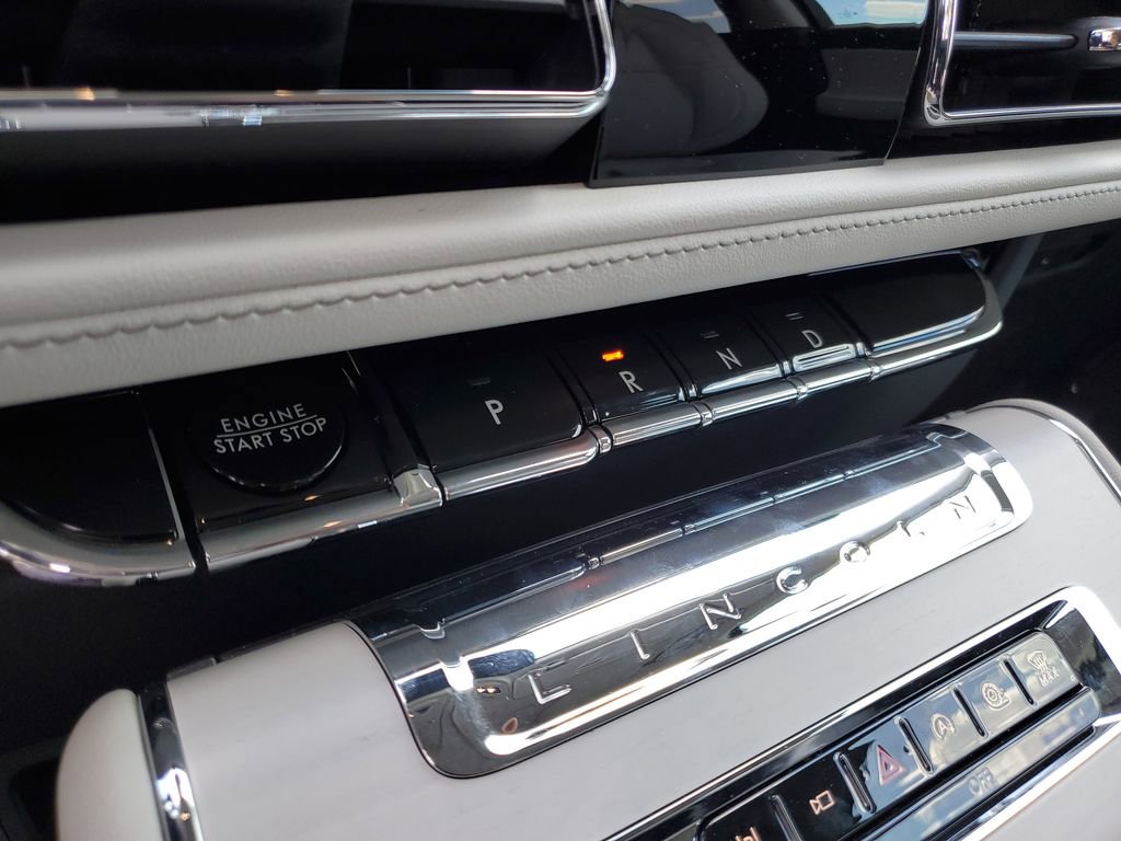New 2026 Lincoln Aviator Reserve w/ Jet Appearance Package RWD image 28