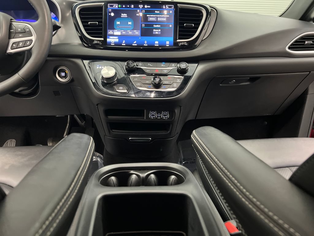 Used 2025 Chrysler Pacifica Select FWD image 54