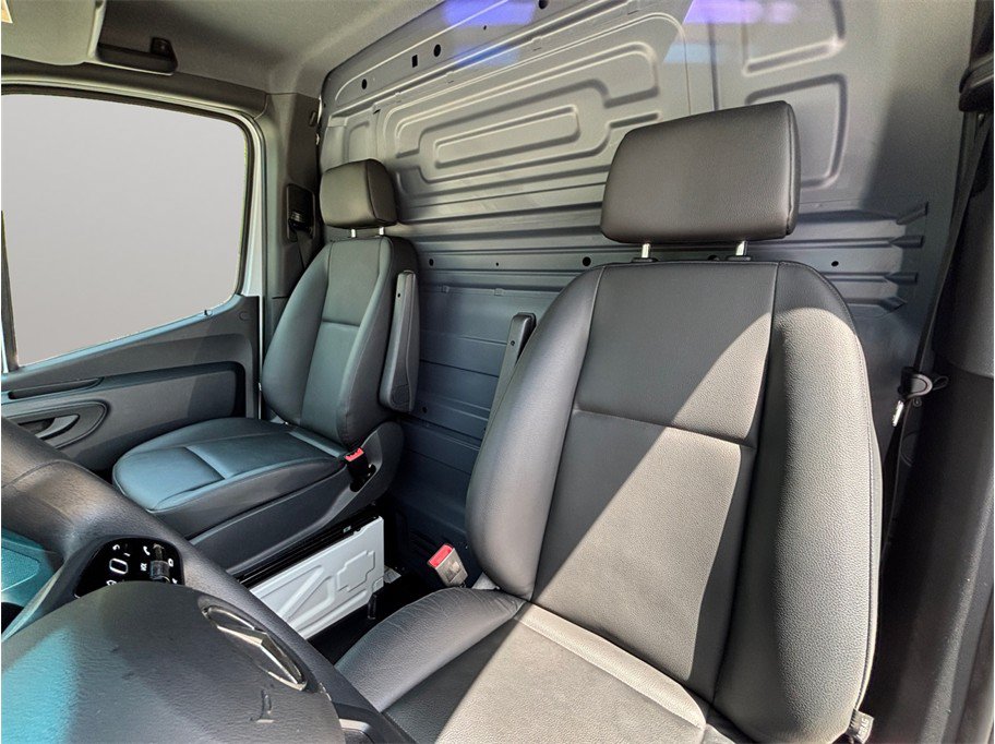 Used 2024 Mercedes-Benz Sprinter 2500 image 19