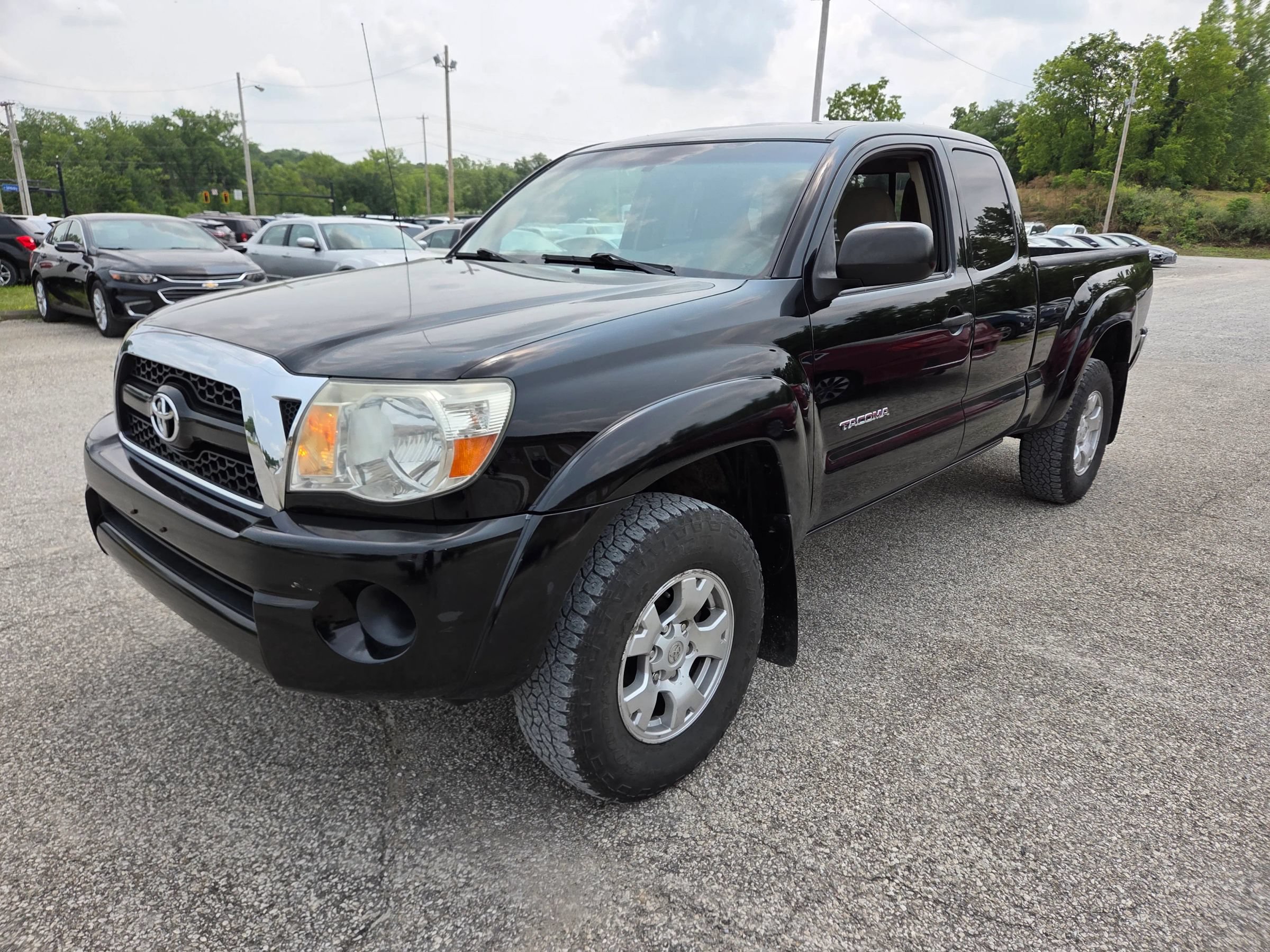 Used 2011 Toyota Tacoma 4x4 Access Cab w/ SR5 Pkg #2 image 2