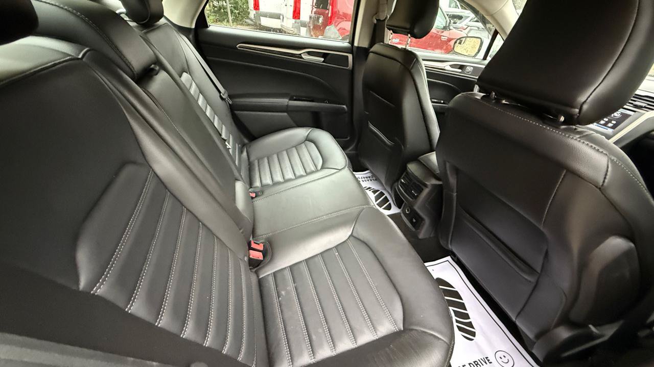 Used 2016 Ford Fusion Energi SE FWD image 20