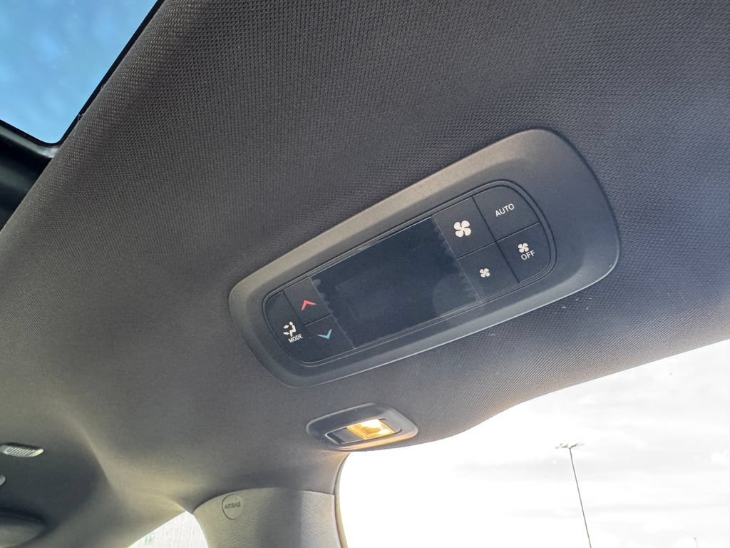 New 2027 Chrysler Pacifica Limited AWD/4WD image 35