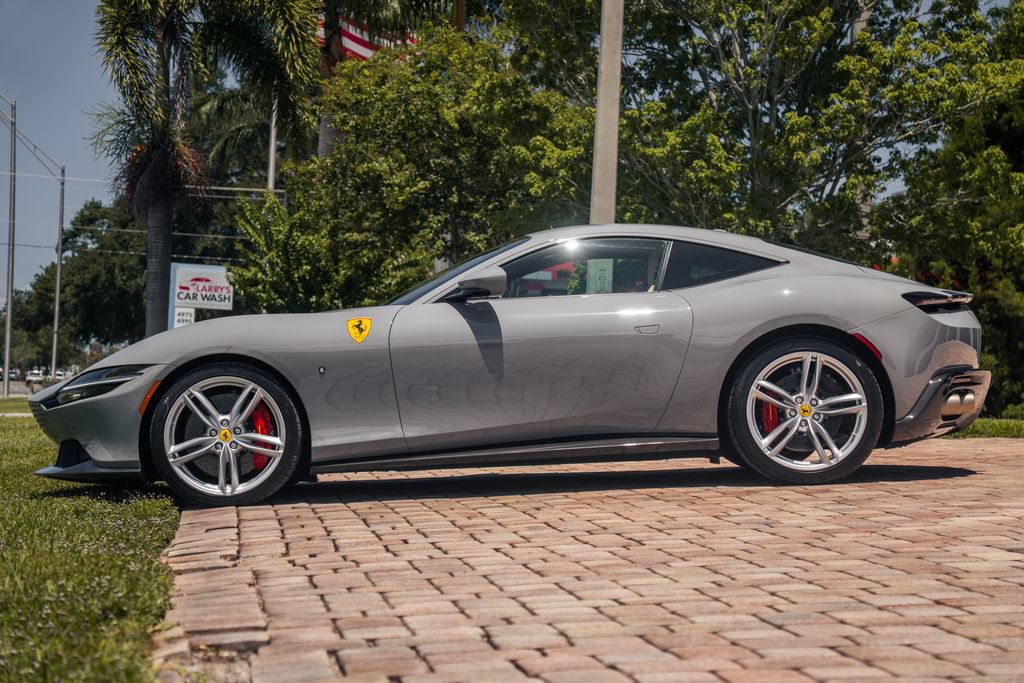 Used 2022 Ferrari Roma RWD image 4