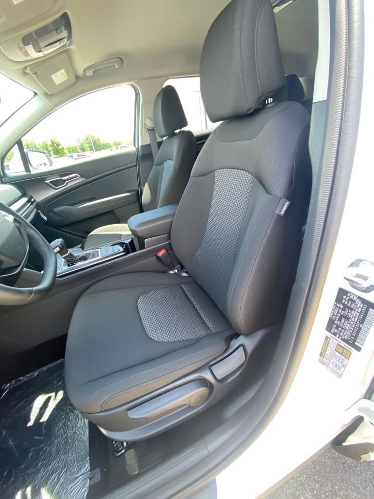 New 2026 Kia Sportage LX FWD image 11