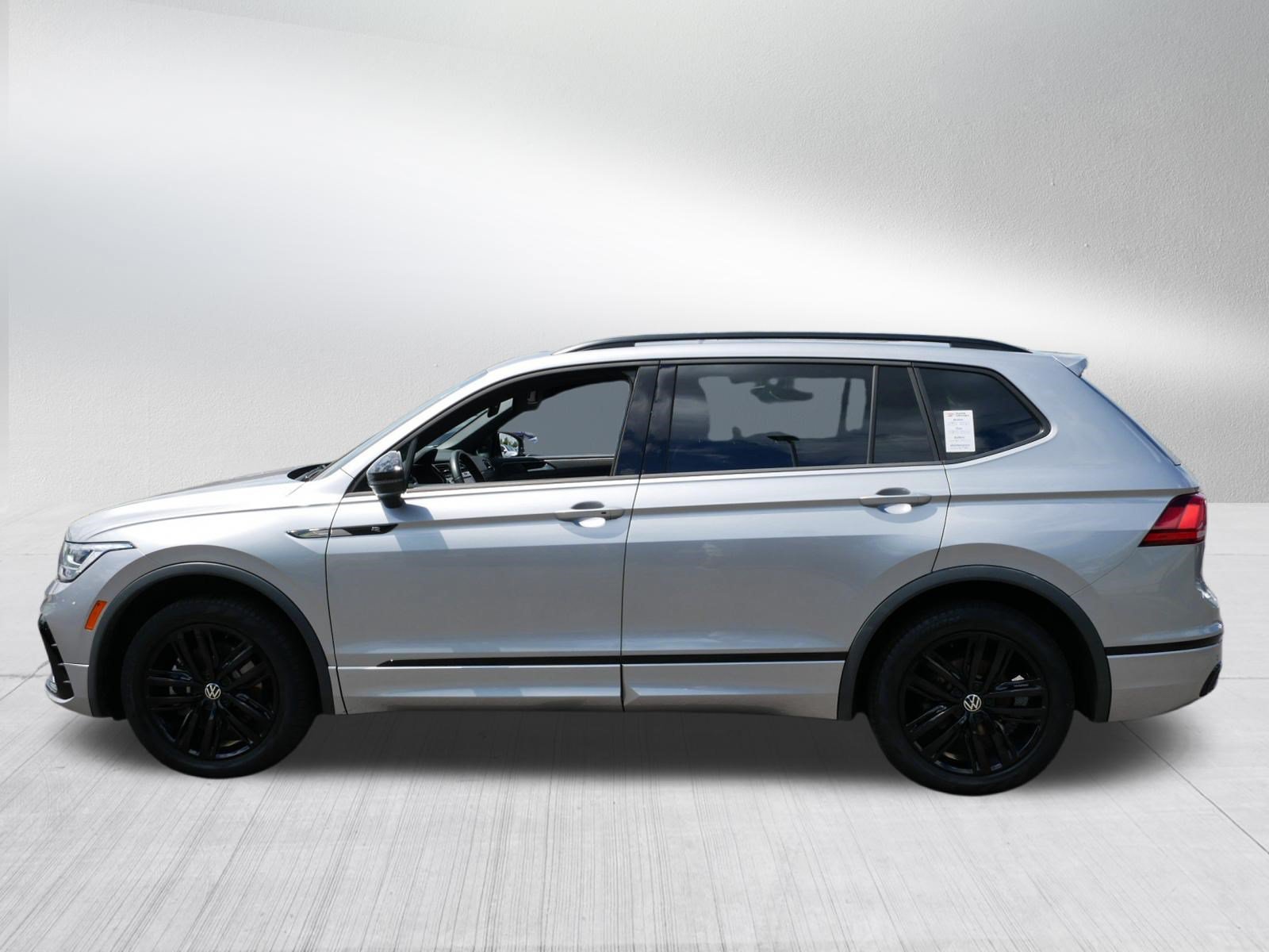 Certified 2022 Volkswagen Tiguan SE R-Line AWD/4WD image 5