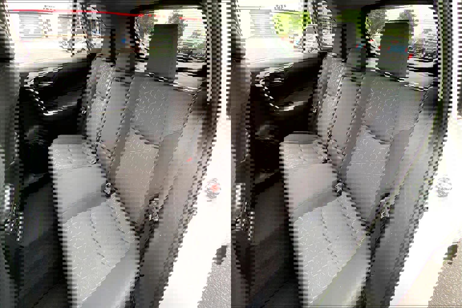 Used 2021 Toyota RAV4 XLE w/ Convenience Package AWD/4WD image 21