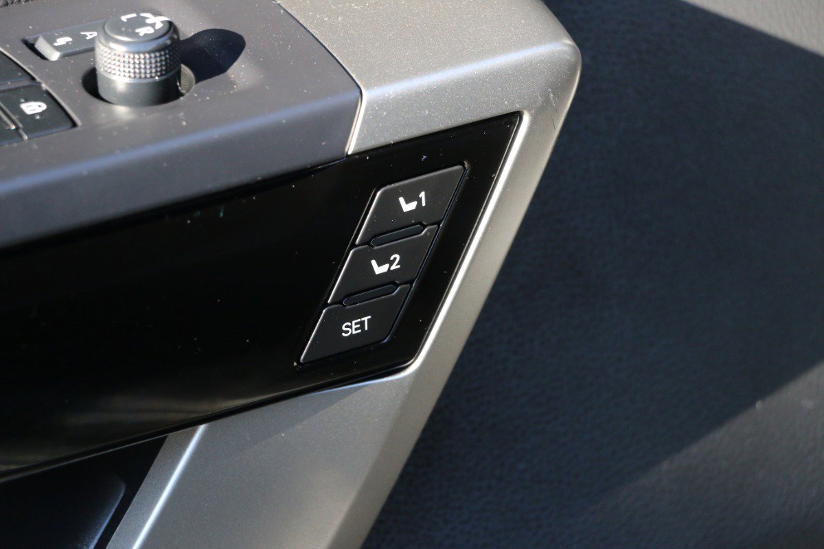 Used 2023 Toyota Sequoia Limited image 17