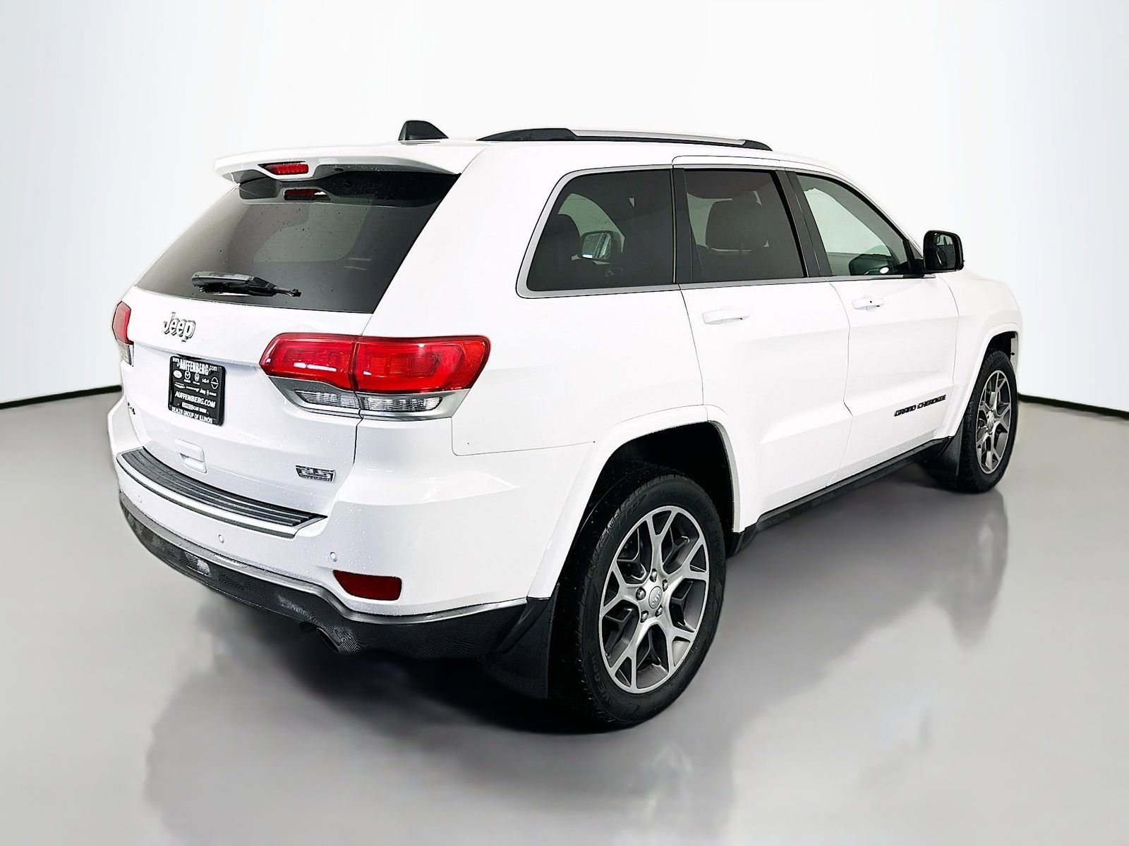 Used 2018 Jeep Grand Cherokee Limited AWD/4WD image 7