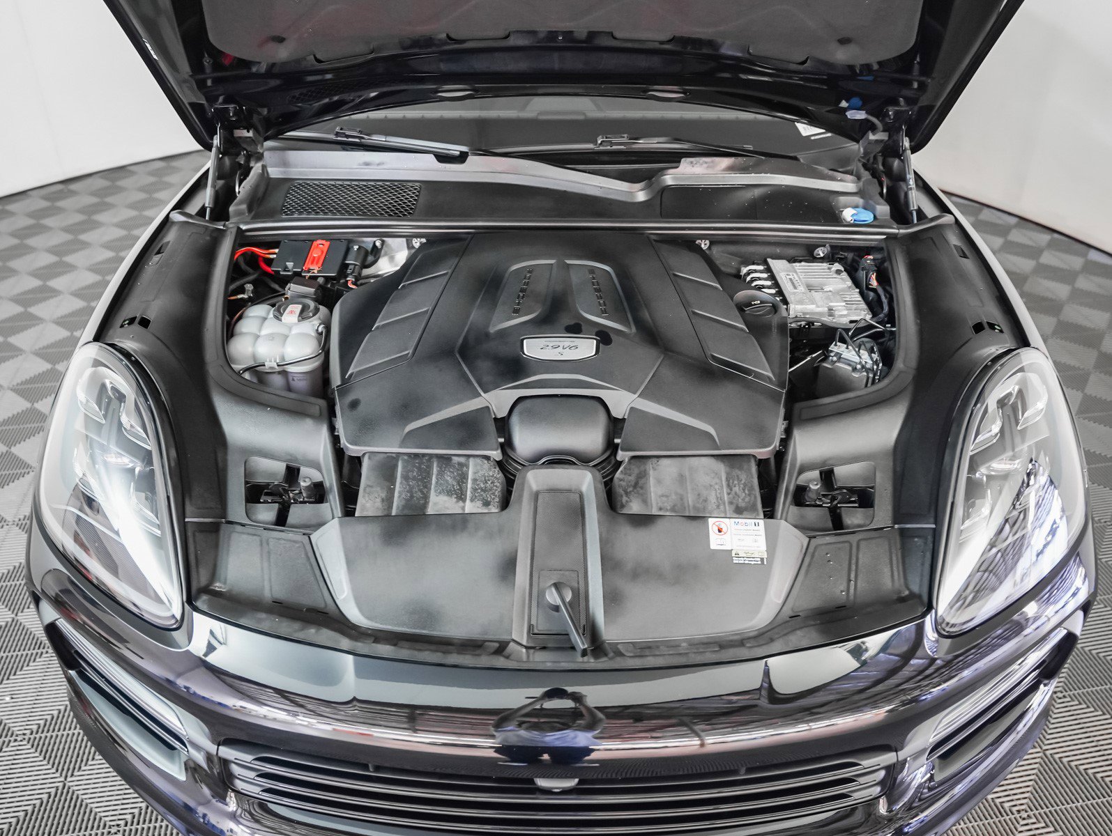 Used 2023 Porsche Cayenne image 13