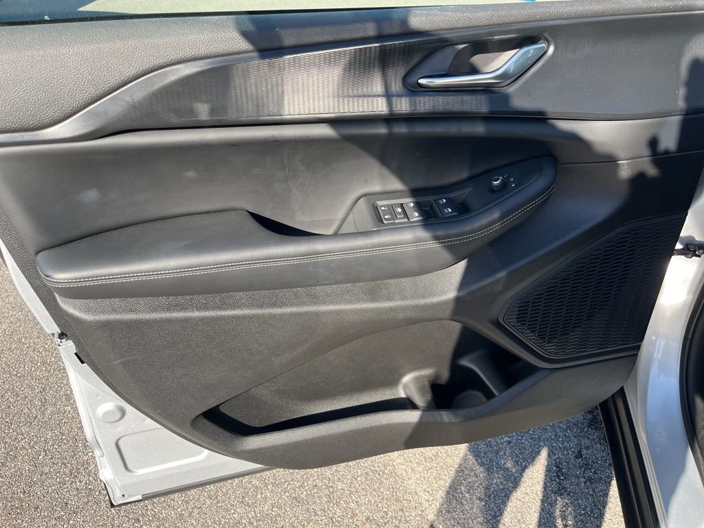 New 2025 Jeep Grand Cherokee Altitude image 18