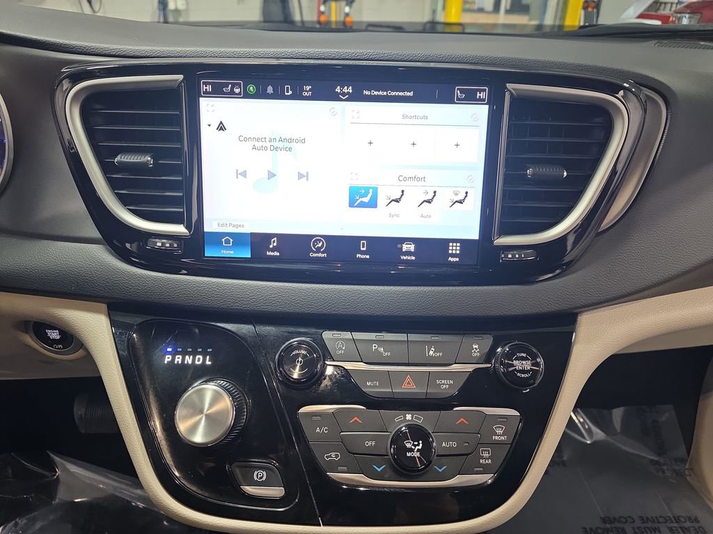 Used 2023 Chrysler Pacifica Touring-L image 22