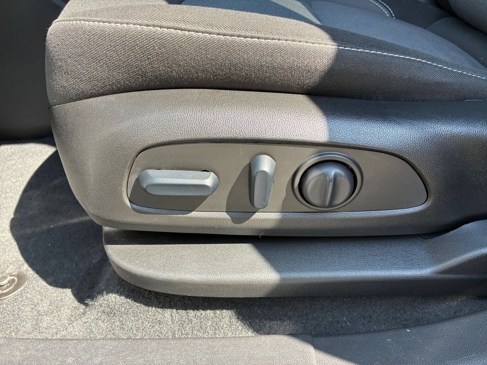 Used 2025 Chevrolet Blazer LT FWD image 18