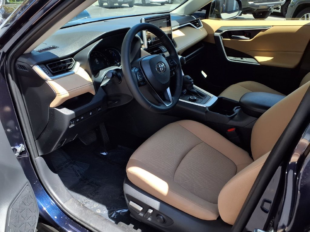 Certified 2025 Toyota RAV4 XLE w/ Convenience Package AWD/4WD image 18