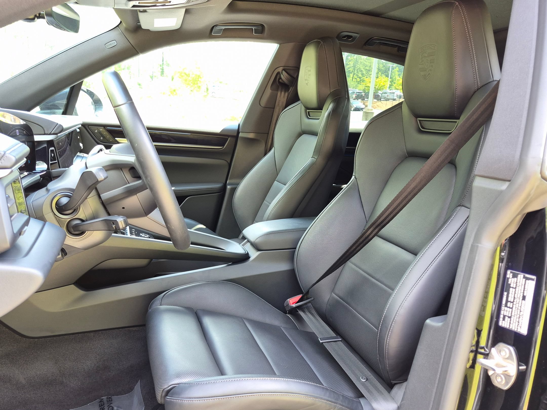 Certified 2025 Porsche Macan 4 Electric AWD/4WD image 5
