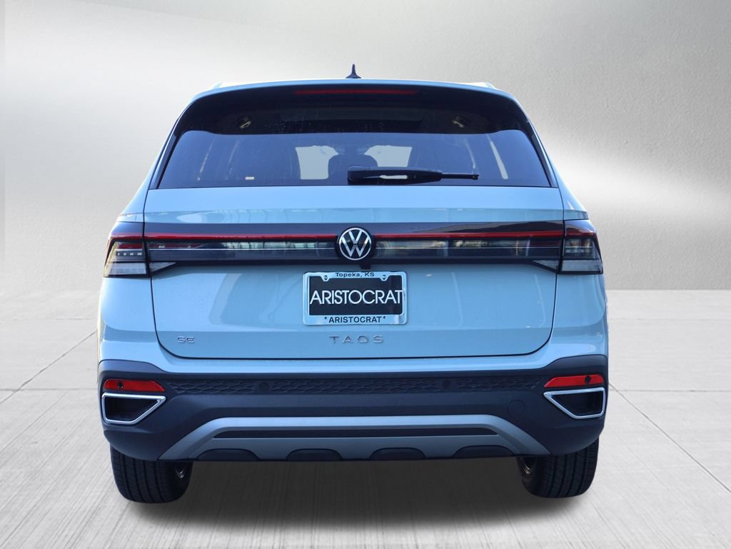 New 2026 Volkswagen Taos SE FWD image 32