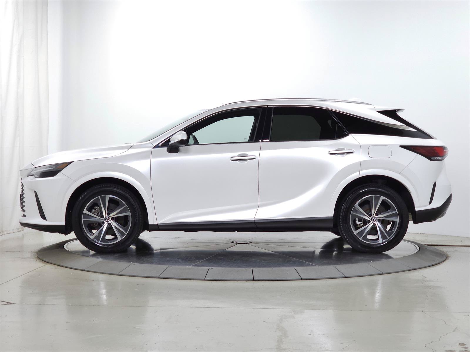 Used 2023 Lexus RX 350 Premium w/ Cold Area Package AWD/4WD image 5