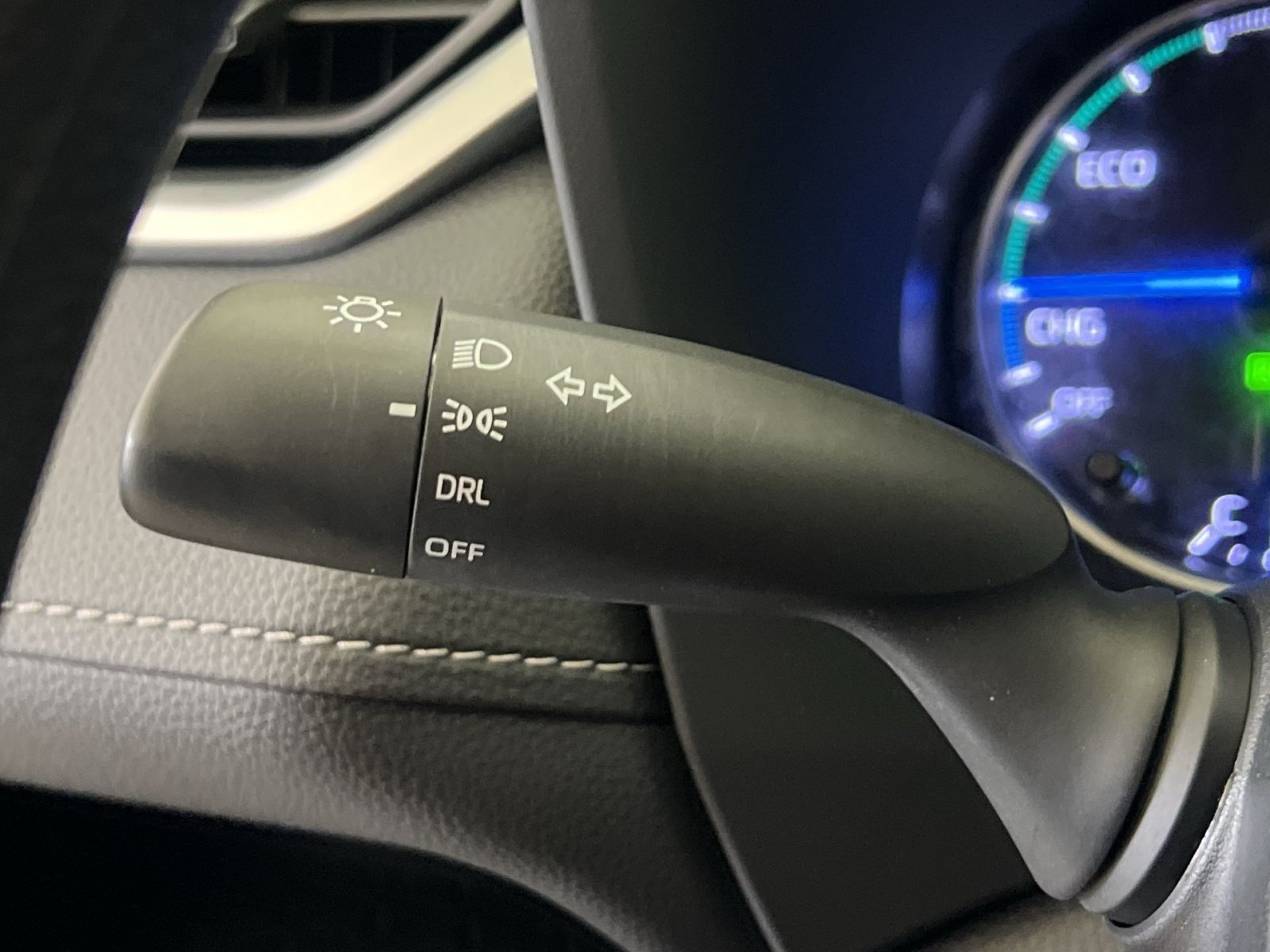 Used 2020 Toyota RAV4 LE w/ All Weather Liner Package AWD/4WD image 34