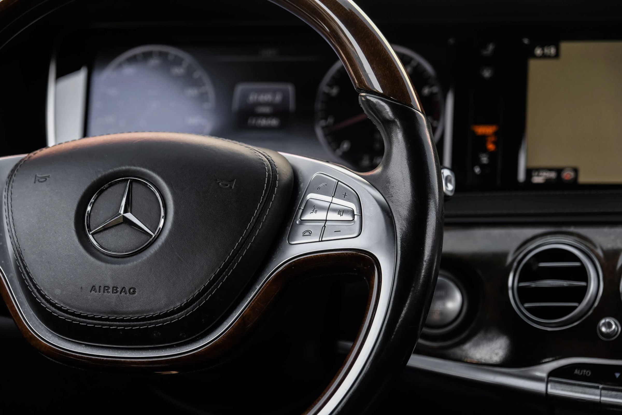 Used 2015 Mercedes-Benz S 550 Sedan image 22