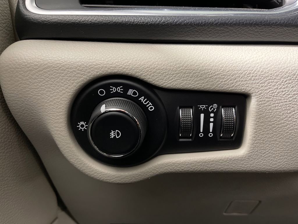 Used 2019 Chrysler Pacifica Touring-L Plus w/ Advanced Safetytec Group FWD image 30