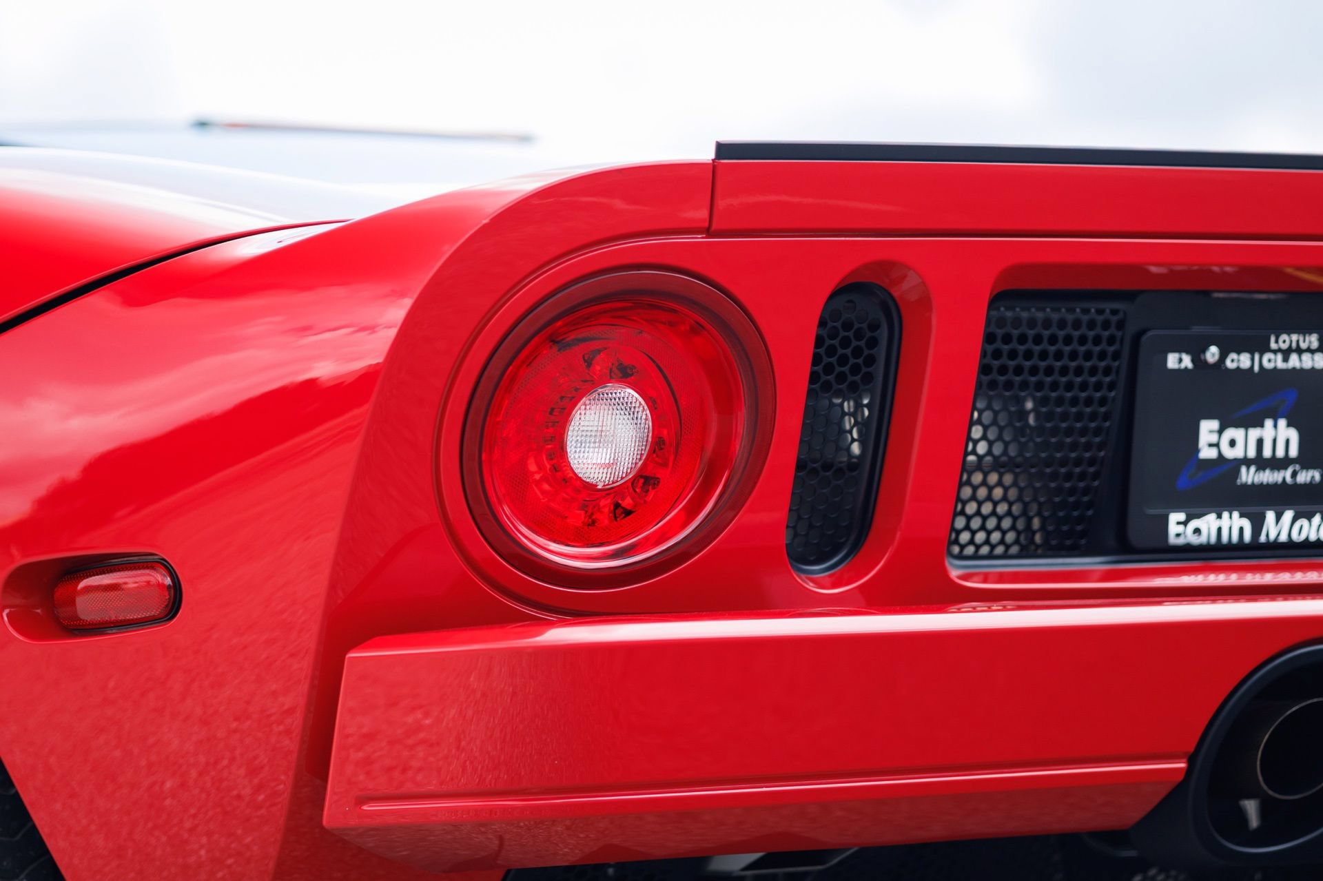 Used 2005 Ford GT RWD image 27