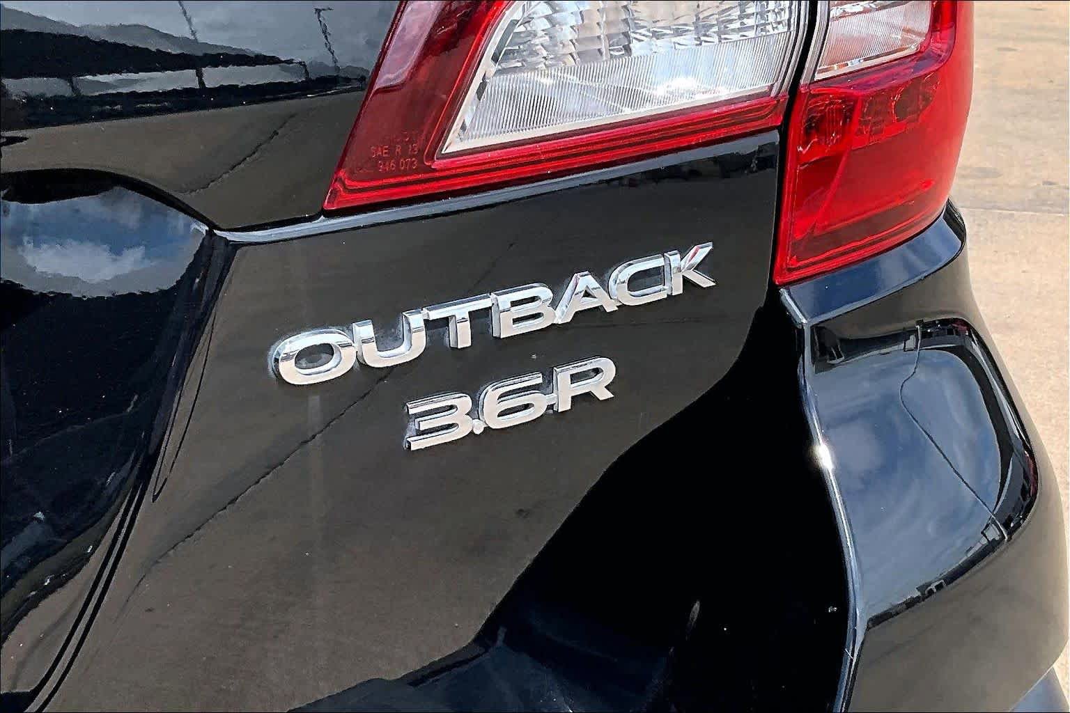 Used 2019 Subaru Outback 3.6R Limited w/ Popular Package #2 image 10