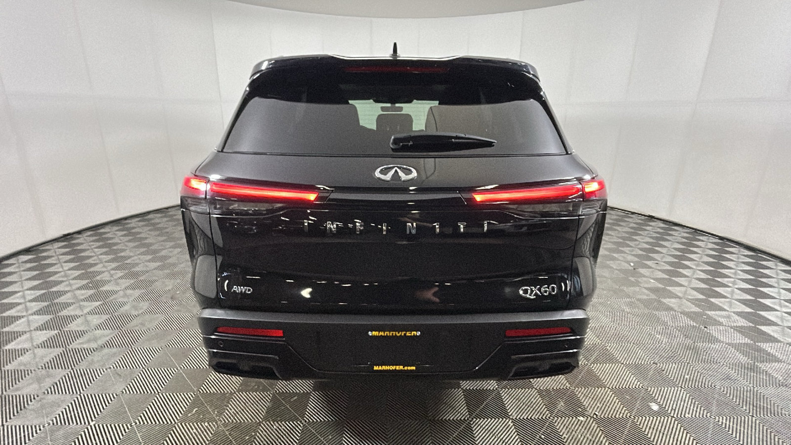 Used 2024 INFINITI QX60 Luxe AWD/4WD image 3