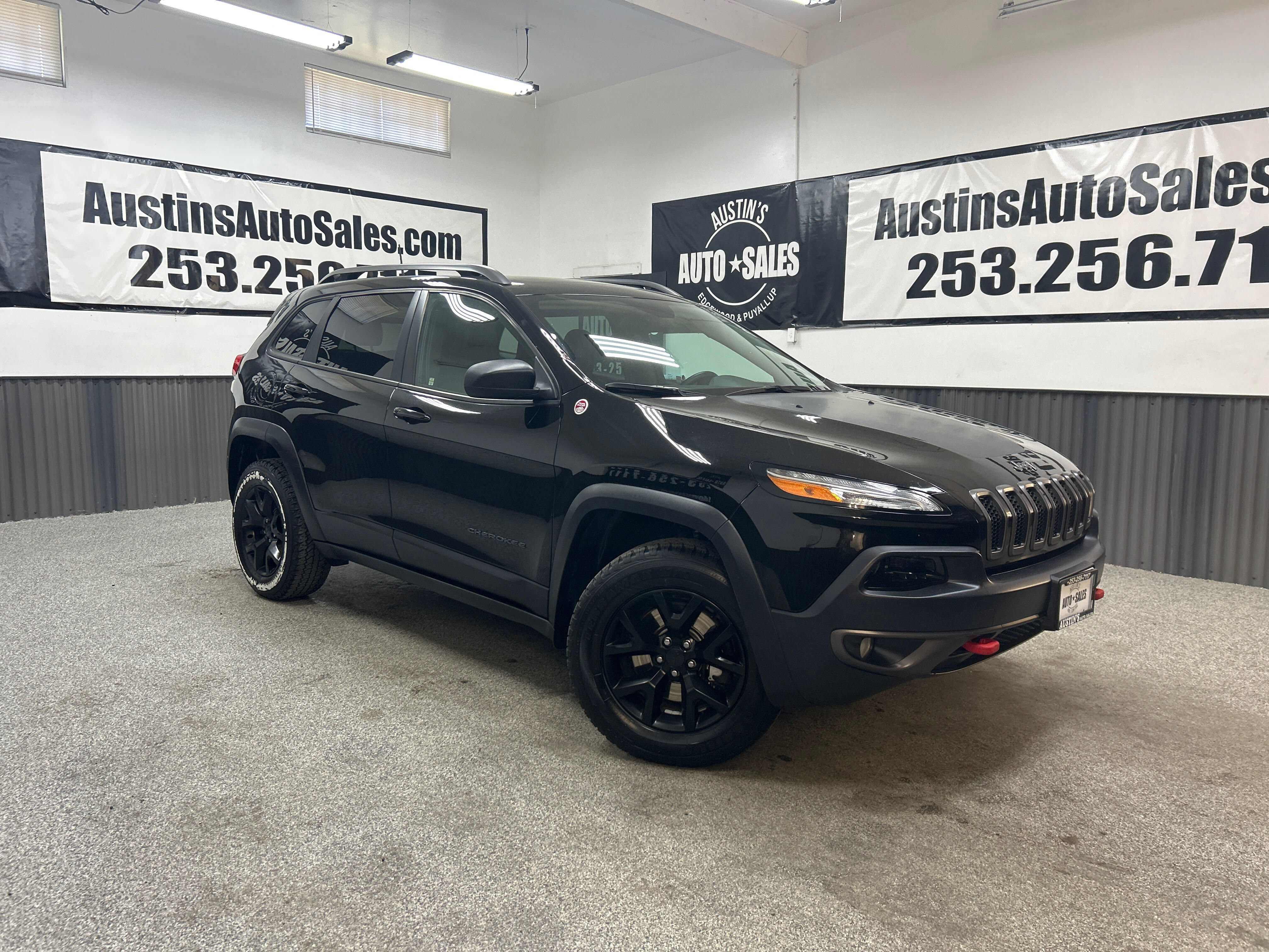 Used 2017 Jeep Cherokee Trailhawk w/ Comfort/Convenience Group