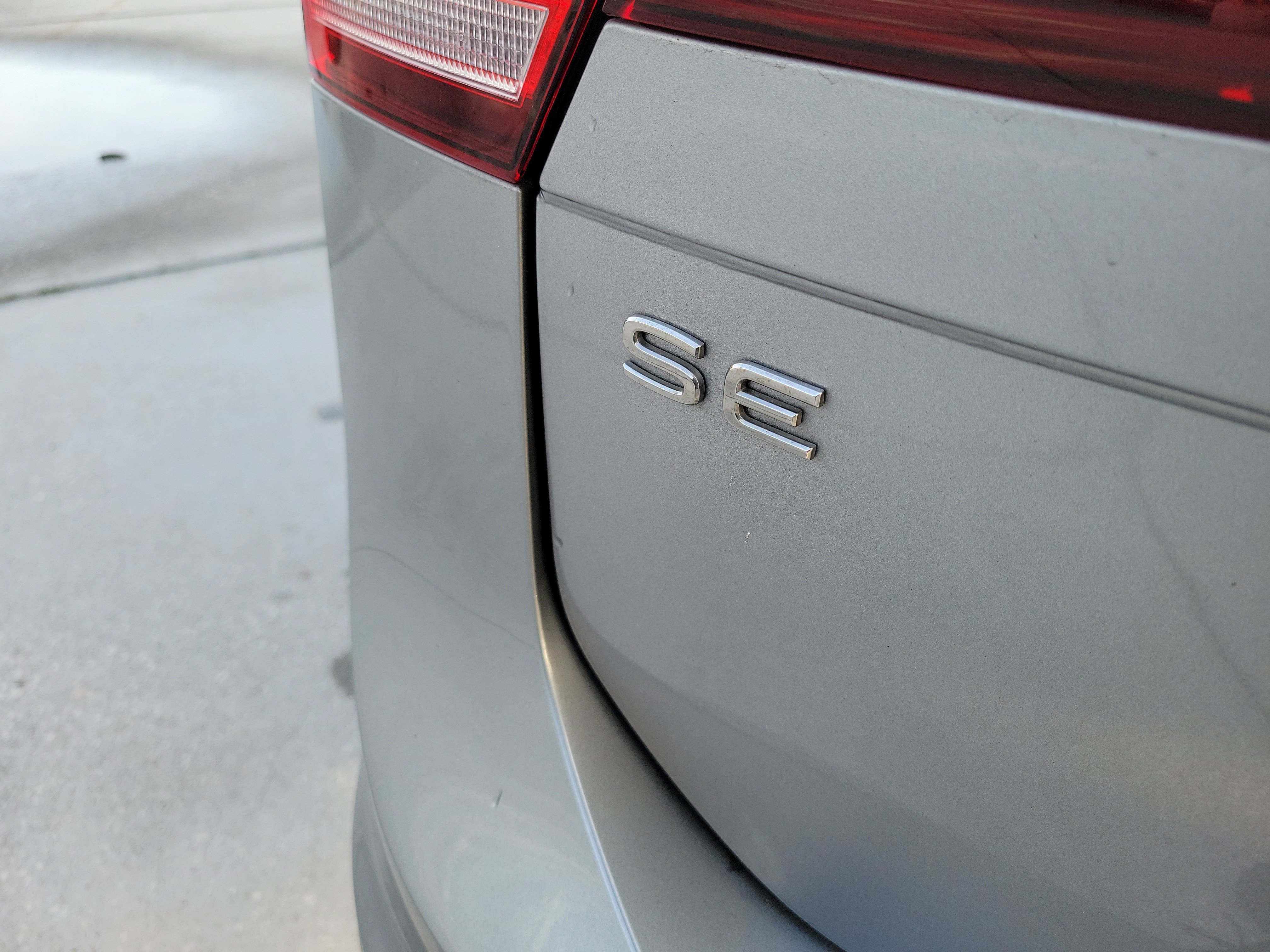 Used 2022 Volkswagen Tiguan SE R-Line FWD image 7