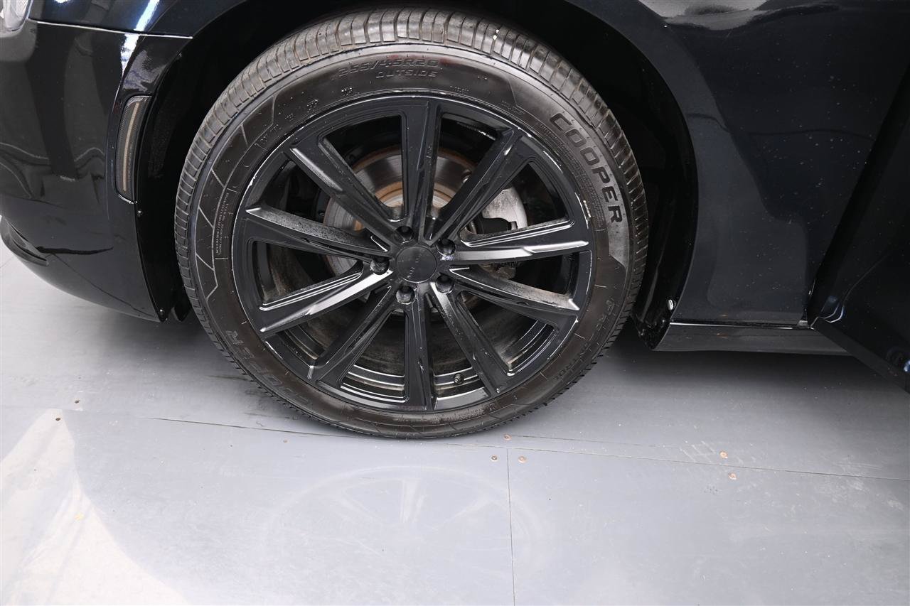 Used 2021 Chrysler 300 Touring w/ Sport Appearance Package RWD image 18