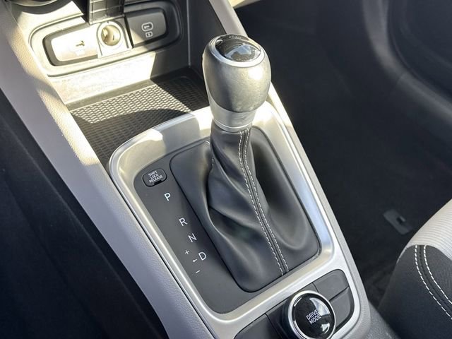 Used 2025 Hyundai Venue SEL image 13