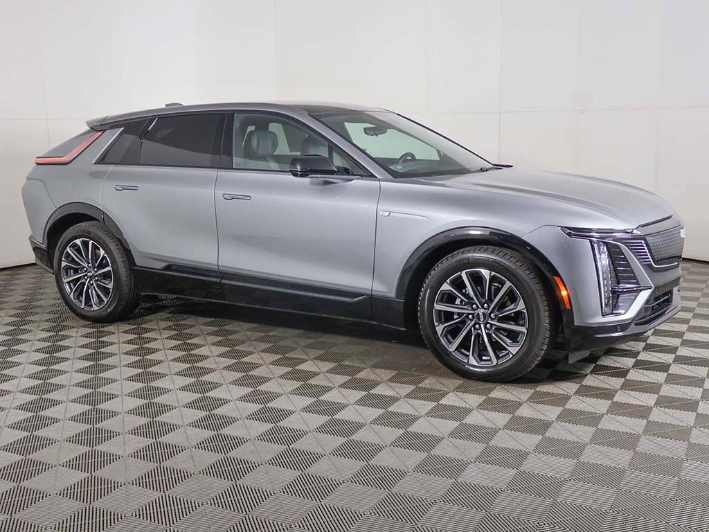 Used 2025 Cadillac Lyriq Sport AWD/4WD image 19