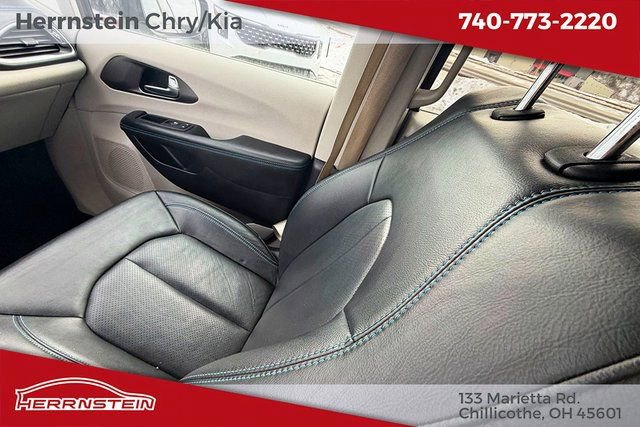Used 2021 Chrysler Pacifica Touring-L image 11