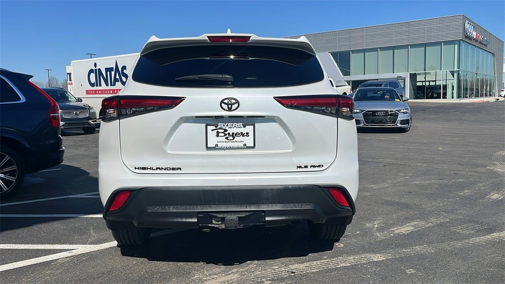 Used 2023 Toyota Highlander XLE image 5