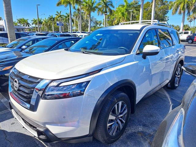 Used 2024 Nissan Pathfinder SL image 16