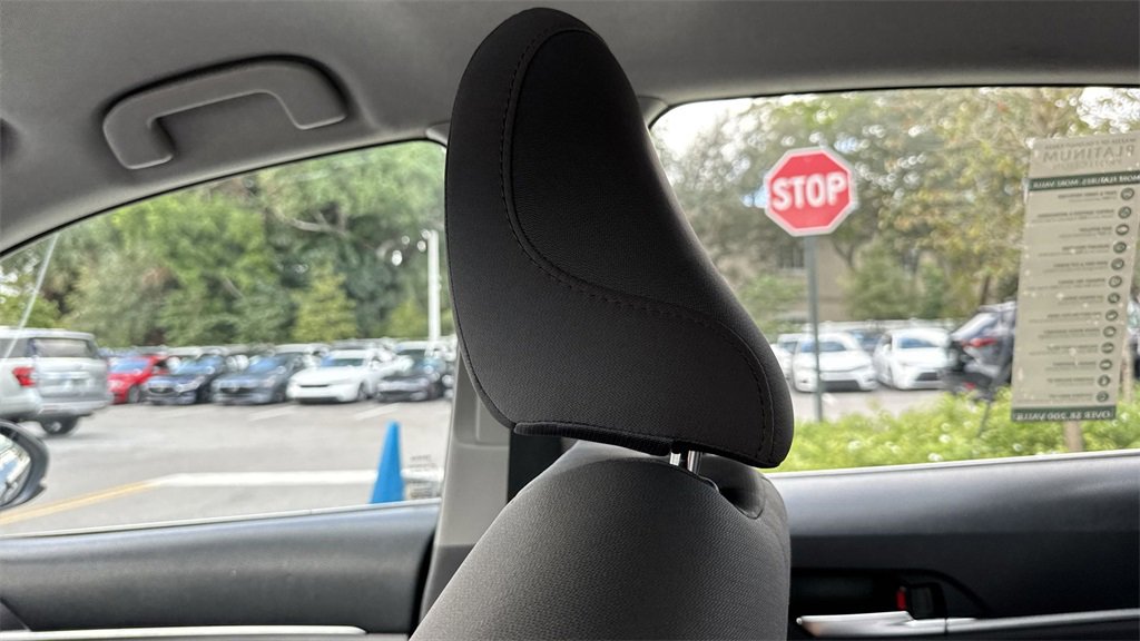 Used 2018 Toyota Camry L image 17