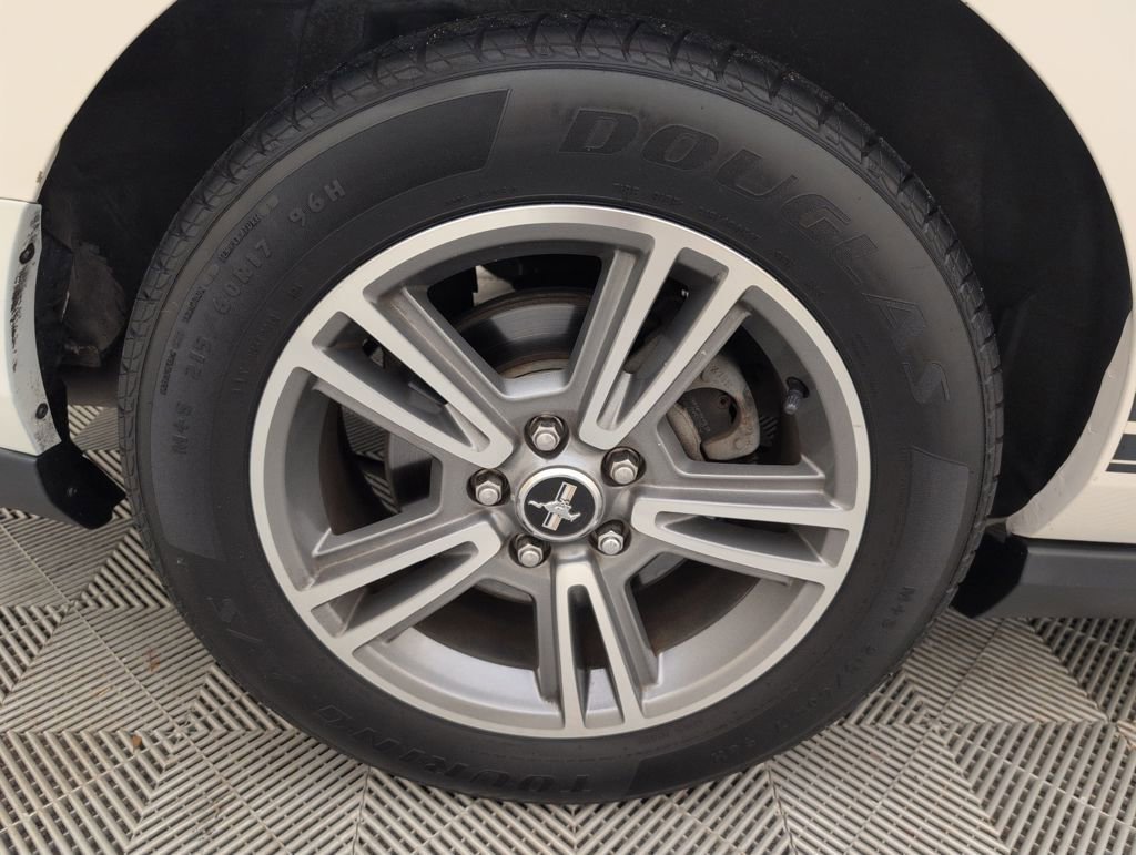 Used 2010 Ford Mustang Premium image 19